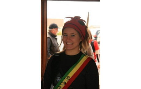 LA REINE AMANDINE et le NOUVEAU BUREAU